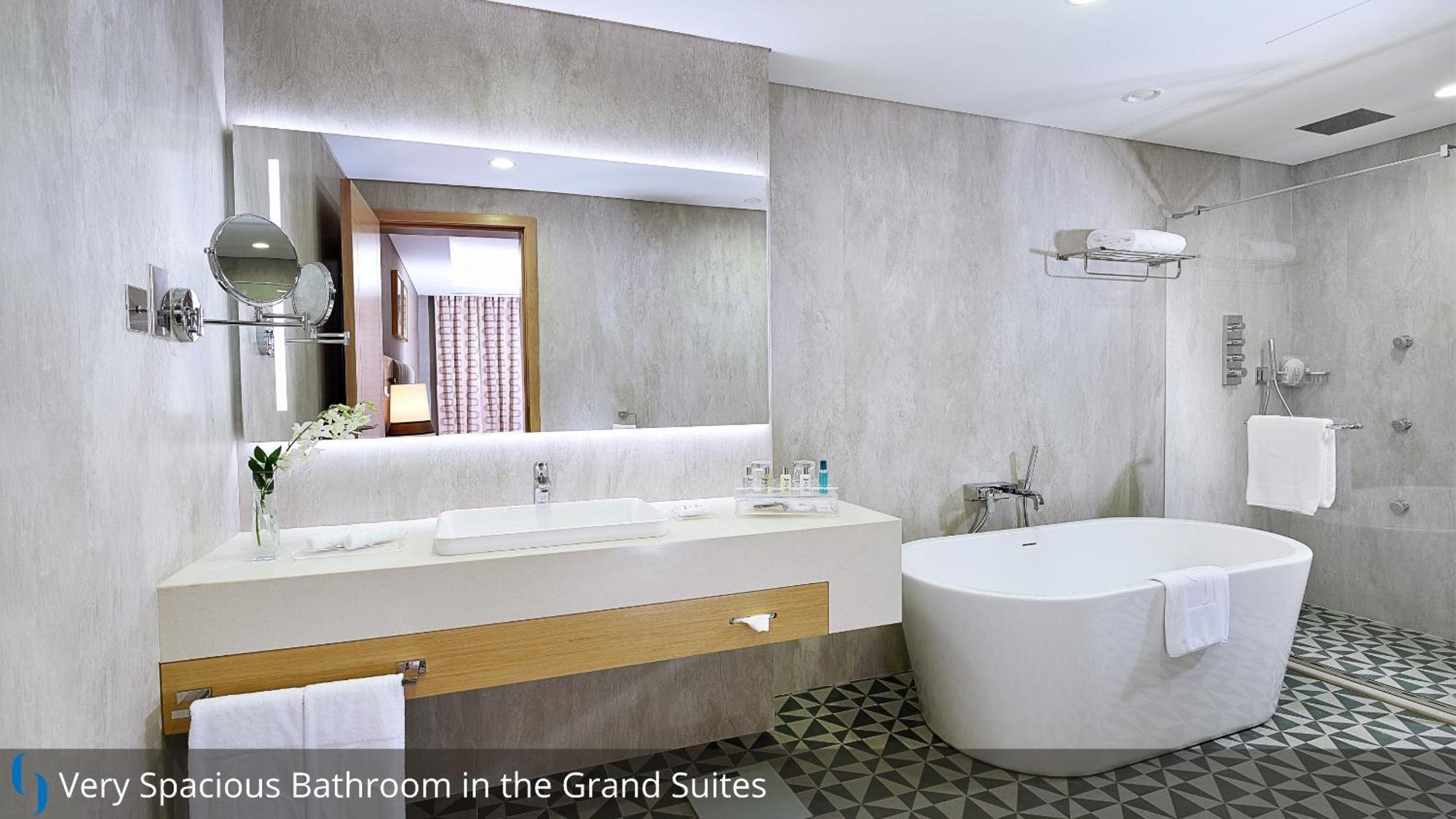 Grand Suite 1 Bedroom - Complimentary Luxury Transfers to Jumeirah Beach and Mall of Emirates